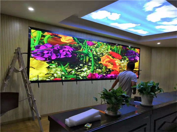 LED广告屏实用大面积商业会场等的特点